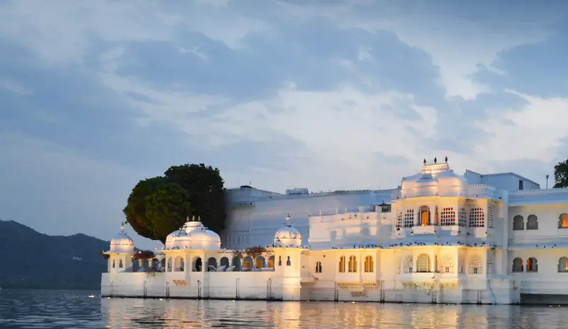 15 Extraordinary Luxury Destinations in India